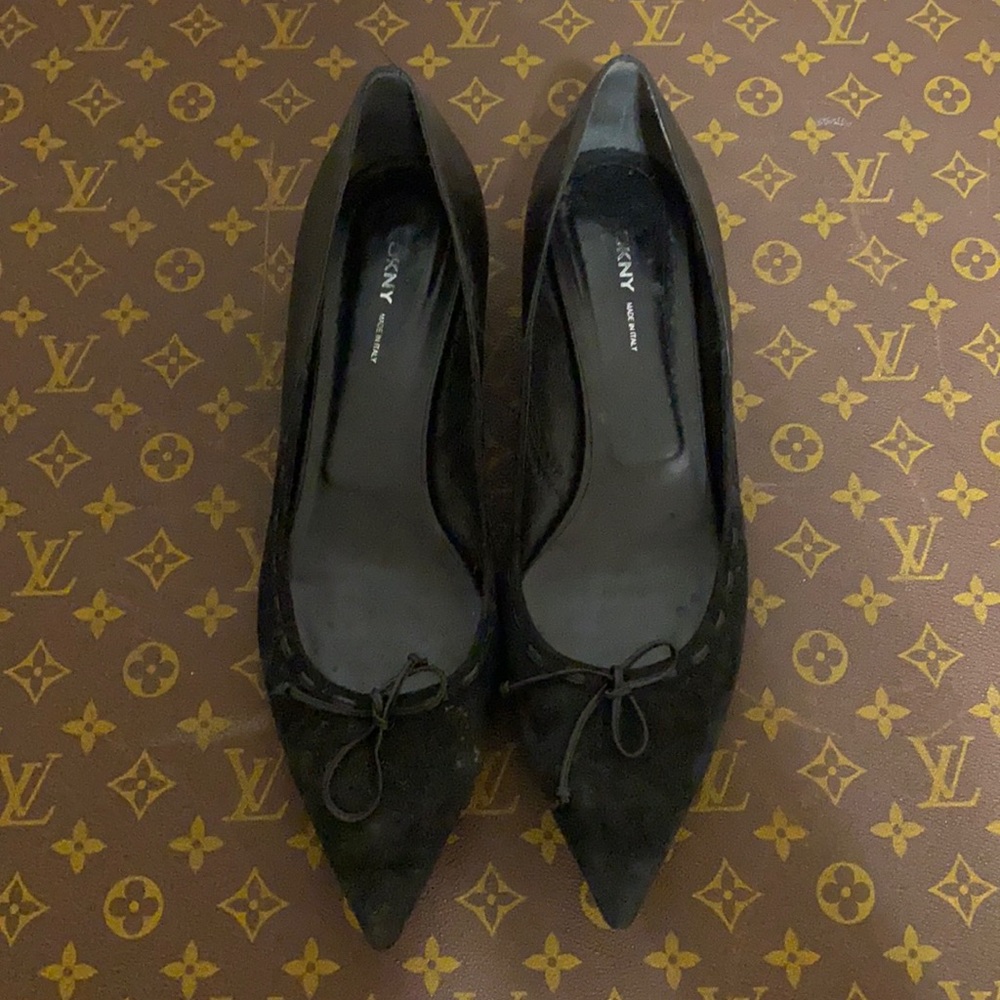 DKNY Black Kitten Heels Emma Watson Size 9.5